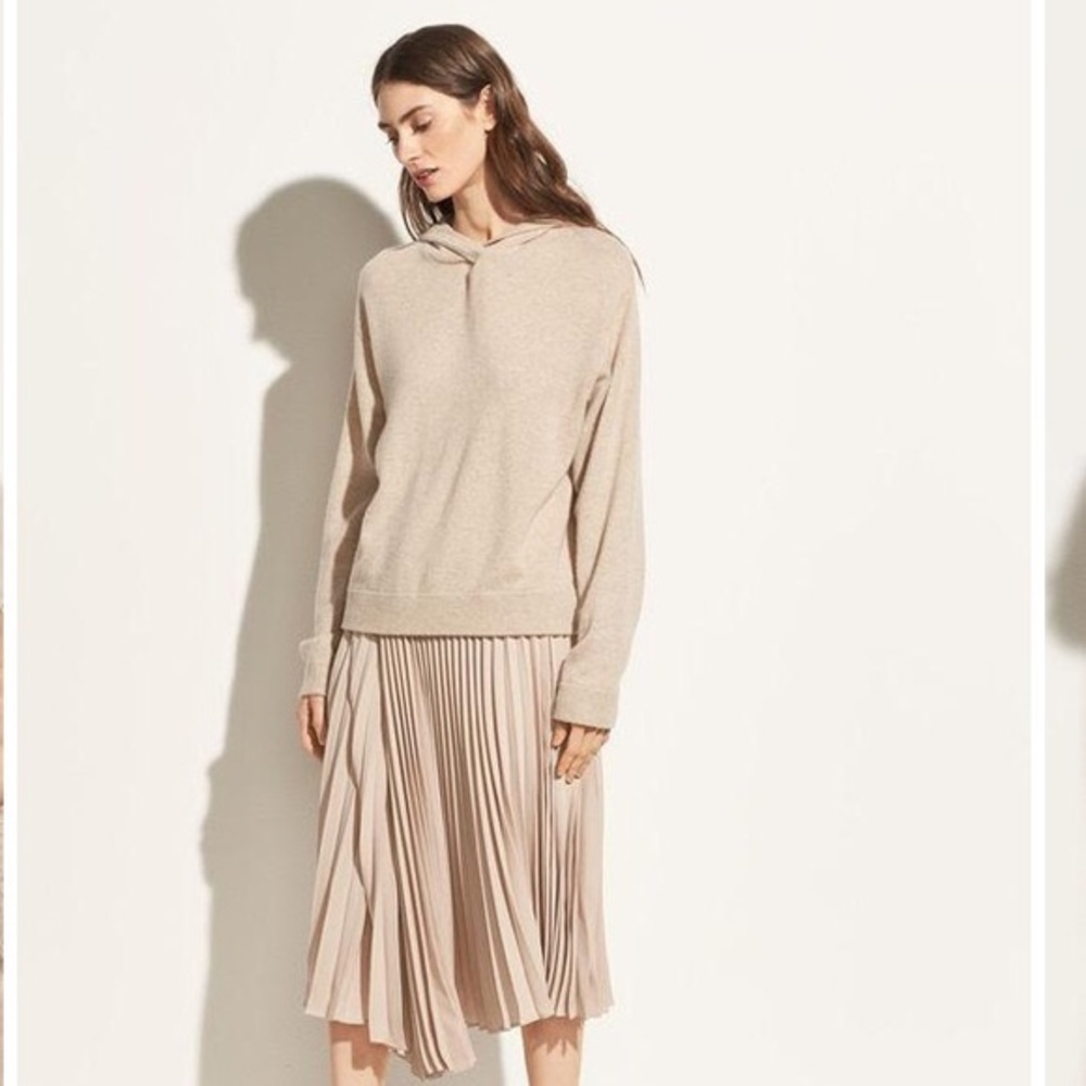 Vince Overlap Cashmere Hoodie Sweater in Marzipan